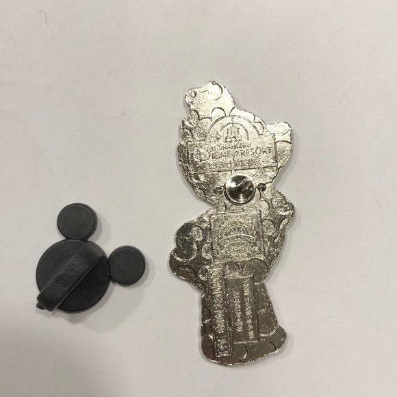 Disney | Accessories | New Shellie Mae Pin | Poshmark